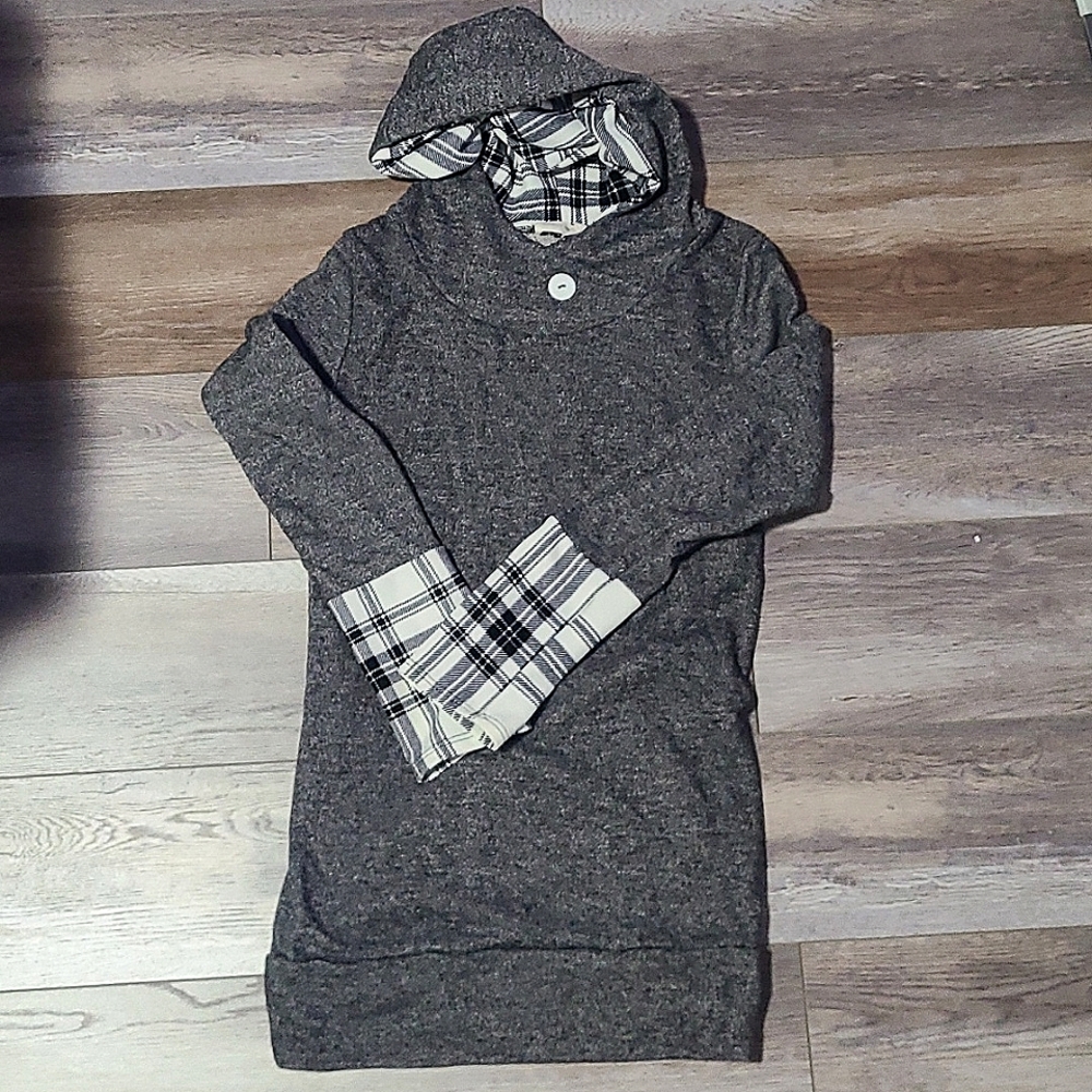 Boutique long sleeve top with hood